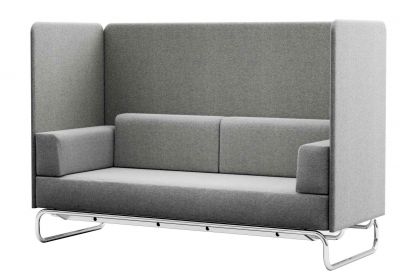 Graues Thonet S 5002 Sofa, ein 2-Sitzer mit hoher Rückenlehne und Chromgestell.